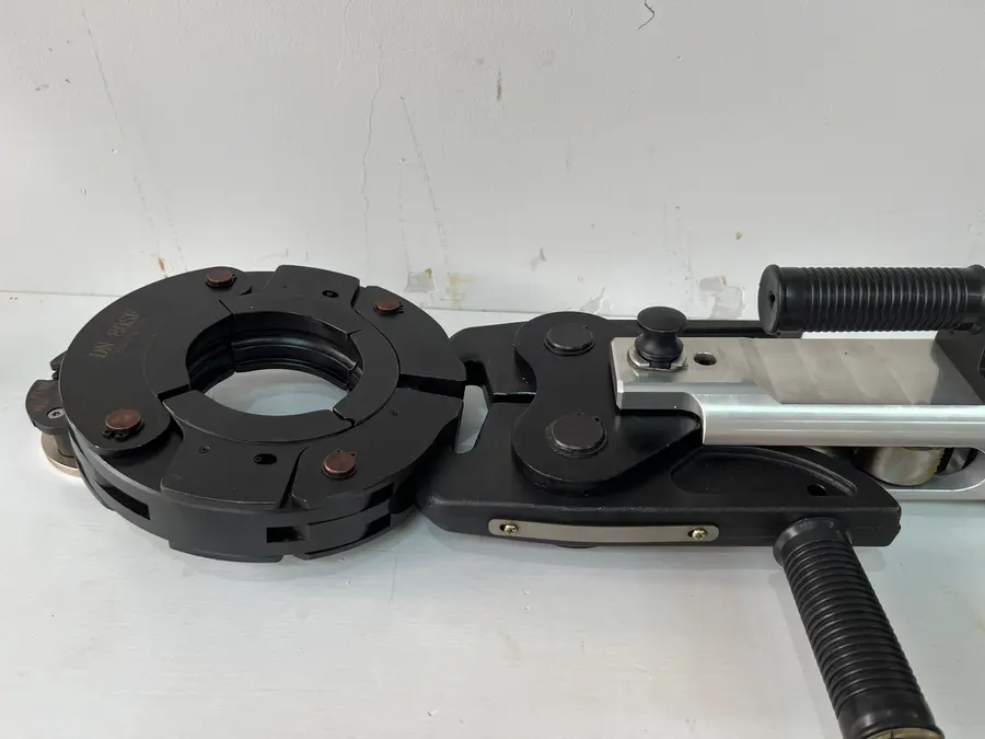 DN80SF press die mounted on hydraulic tool
