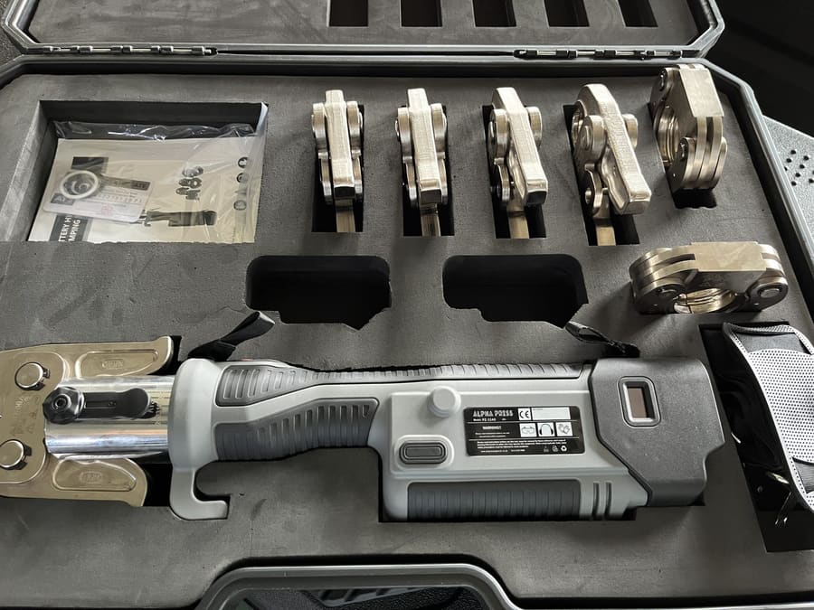 PZ-3240 battery press tool kit open case